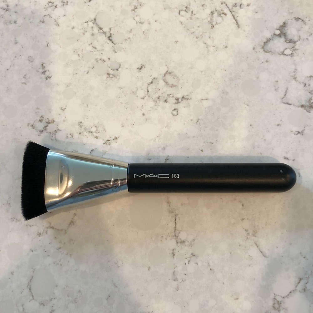 MAC 163 contour brush